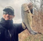 @kido.fumiya ✨✨
アルフハイトプロスタッフの木戸さんです🎣

仕事終わりの印旛沼水系オカッパリ！part２

《アルフハイト》オクタルクローラー5"の3/8ozカバーネコでキャッチ！

静か〜に足元のカバーに入れてシェイクしながら落としていってバイトからのぶっこ抜きが面白過ぎる!

とのお話😆印旛沼って事で...

木戸さんが
　沼にハマって
　　　　我うれし🤭

ータックルー　
ルアー:#オクタルクローラー 5" 3/8ozカバーネコ
フック:OSP スクラム2/0
ロッド:66M
リール:ダイワ T3 air 8.6
ライン:#サンライン #アメイザーx8 ２号＋リーダー #トルネードVハード ４号

#印旛沼 #印旛沼水系
#アルフハイト
#オクタルクローラー 
#バス釣り #バスフィッシング
#bass #bassfishing 
#バス釣り好きな人と繋がりたい #釣り 
#alfheid