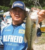 @tomoakikokubo ✨✨
アルフハイトプロスタッフの小久保さんです🎣

津久井湖、チャプター東京第2戦に参戦してきました

結果、1尾のみのウェイインで残念ながら順位はかな〜り下の方でした

今戦のキーになるテーマは「表層」

ということでメインのルアーは

1.エイリアスシャッドのノーシンカー
2.エイリアスシャッドのジグヘッド
3.スモラバ＋ライズハンズクロー2"

エイリアスシャッドのノーシンカーは表層に群れているバス狙い
エイリアスシャッドのジグヘッドは表層早巻き
スモラバ＋ライズハンズクロー2"は岩盤岸際のエビ食いバス狙い

それぞれの状態にあるバスにアジャストできるようにこのルアーたちを組んだつもりでしたが、結局、唯一ウェイインできたサイズのバスはスモラバ＋ライズハンズクロー2"で仕留めました
(キーパーサイズは35cm)

ちなみにエイリアスシャッドのノーシンカーはノンキー入れ食い状態でした

お立ち台の上位陣と釣り方、考え方自体はほぼほぼ同じだったのですが、まずエリアが違っていた事、そして何よりプラでデカバスに口を使わす釣り方までには行き着けなかったこと
試合当日も色々と模索しながらの釣りになってしまいついにはその釣り方を見つけることができなかったこと
これが主たる敗因かなと

今回も色々反省点はありましたが次戦以降に活かしていきたいと思います

暑い中参戦された選手の皆様、運営の皆様お疲れ様でした❗

#ALFHEID
#アルフハイト

#ライズハンズクロー
#オクタルクローラー
#クイックダンスストレート
#ジャギドギル
#エイリアスシャッド

#津久井湖
#チャプター東京
#矢口釣具店
#津久井観光ボート